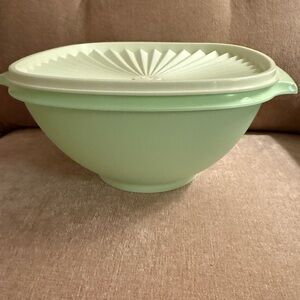 💚Tupperware Servalier Bowl Mint Green 2.8L/ 11 3/4 cups mix prep store serve NEW